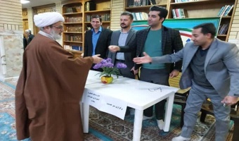 برگزاری میز خدمت منابع طبیعی و توزیع نهال در مصلی محلات