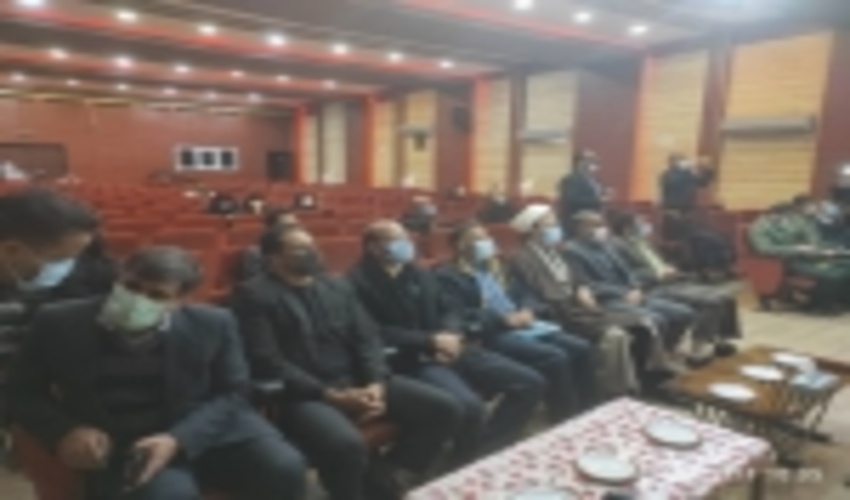 زنگ انقلاب همزمان با دوازدهم بهمن با حضور امام جمعه، رئیس اداره منابع طبیعی و آبخیزداری شهرستان شازند نواخته شد