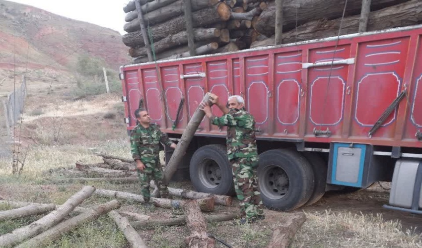 حضور معاون استاندار و فرماندار ویژه شهرستان ساوه ، بخشدار مرکزی شهرستان ، رئیس اداره منابع طبیعی و آبخیزداری شهرستان و تعدادی از مسئولین و روسای ادارات شهرستانی در روستاهای مرق و مرقکان.