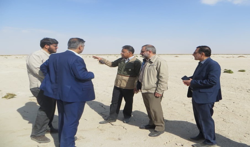 پنج کیلومتر بادشکن غیر زنده در کویر میقان اراک اجرا شد.