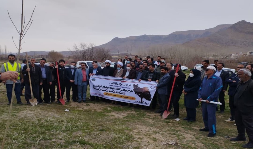 پویش نیم روز برای طبیعت با غرس هزار اصله نهال درشهرستان خنداب 