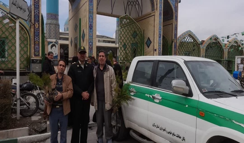 توزیع پانصد اصله نهال رایگان در نماز جمعه شهرستان اراک  