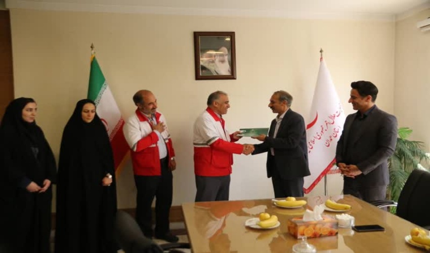 دیدار رئیس اداره منابع طبیعی و آبخیز داری شهرستان با امام جمعه شهرستان خنداب 