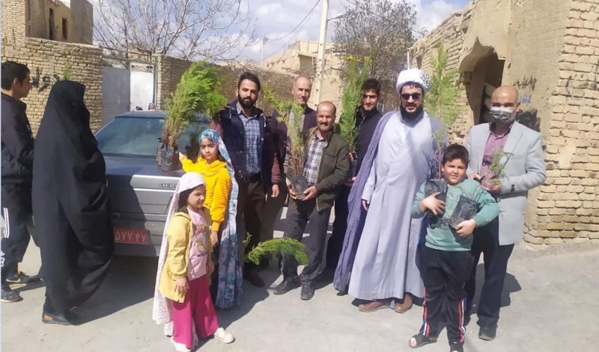 برپایی میز خدمت اداره منابع طبیعی و آبخیزداری شهرستان خمین در نماز جمعه