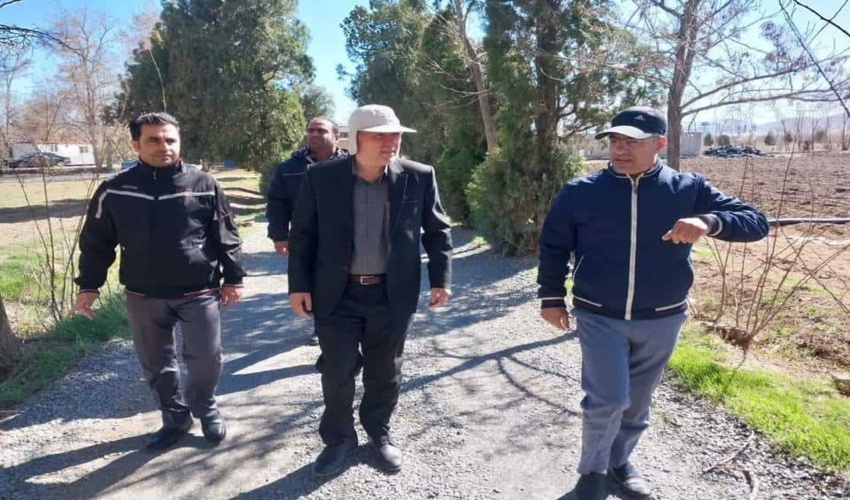 بازدید معاون هماهنگی و امور عمرانی استانداری مرکزی از روند تولید نهال در نهالستان اراک 