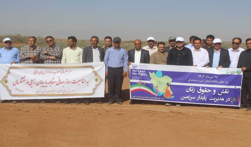 تور رسانه‌ای بازدید از اقدامات مقابله با بیابان زدایی در کویر میقان اراک برگزار شد