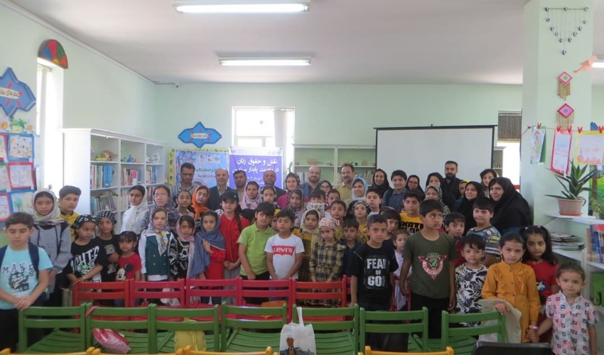 نشست انجمن شاعران نوجوان روشنا در استان مرکزی برگزار شد 