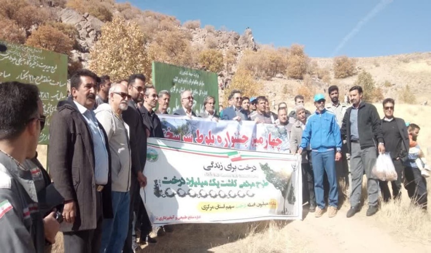 برگزاری چهارمین جشنواره بلوط و شکر گذاری برداشت گردو و بادام در روستای سرسختی علیا شهرستان شازند