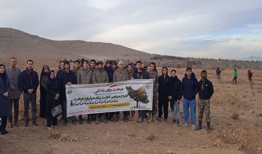 کاشت هزار اصله نهال در دومین پویش نهالکاری با بسیج سازندگی در پارک جنگلی فدک اراک