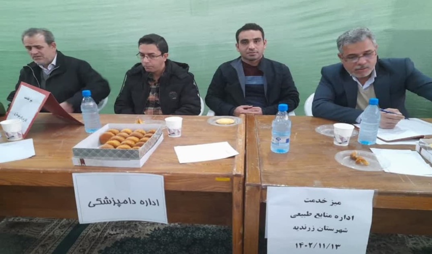 برپایی میز خدمت اداره منابع طبیعی زرندیه به مناسبت گرامیداشت دهه مبارک فجر 