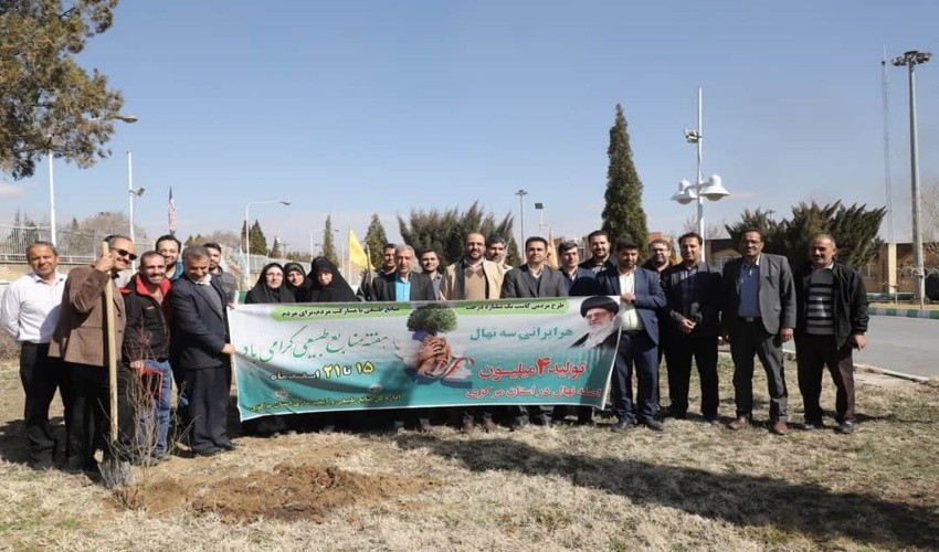 مراسم کاشت درخت در صدا و سیمای استان مرکزی 