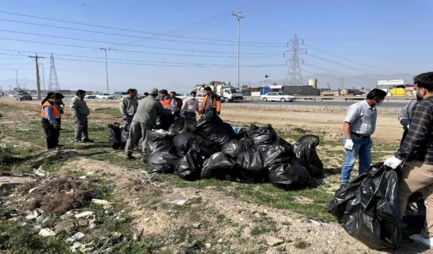 پویش جمع آوری و پاک سازی زباله های حاشیه اتوبان اراک به  فراهان