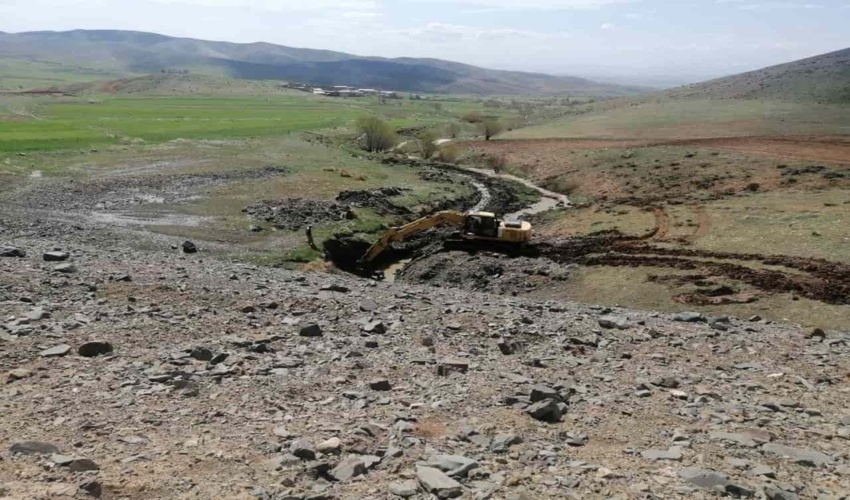 بازدید و بررسی از پروژه آبخیزداری روستای پلنگدر شهرستان شازند