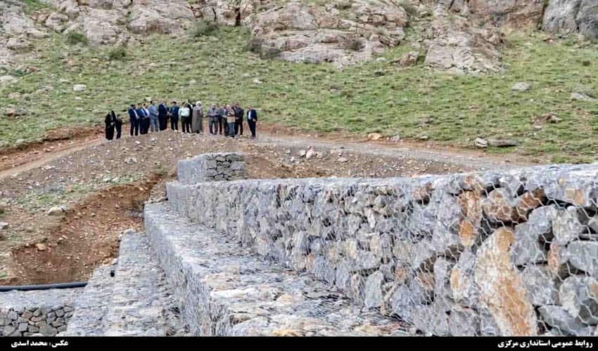 بازدید استاندار مرکزی از بزرگ‌ترین طرح آبخیزداری استان مرکزی
