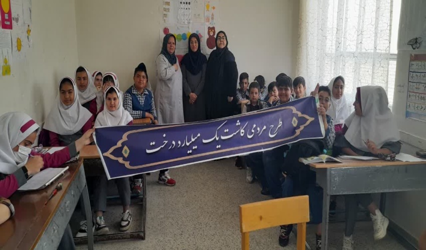 برگزاری دوره آموزشی کاشت بذر سرو خمره ای و جذب همیار طبیعت در  شهرستان فراهان 