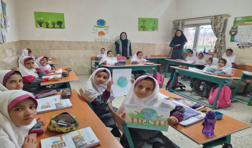 برگزاری دوره آموزشی کاشت نهال و همیار طبیعت  در روستای لنجرود شهرستان شازند