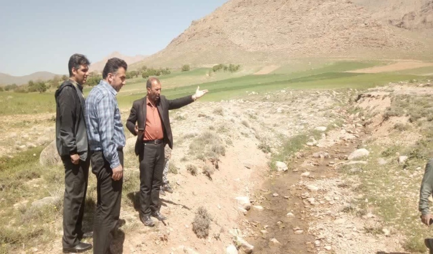 بازدید کارشناسان اداره منابع طبیعی شازند و بررسی حوزه آبخیزداری روستای الرج 