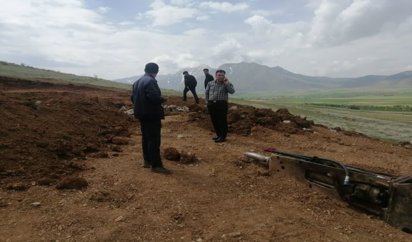 گشت و سرکشی از اراضی ملی  شهرستان شازند در روستای سنگر