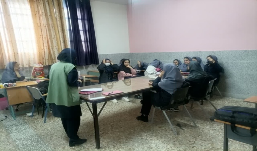 برگزاری دوره آموزشی همیار طبیعت و کاشت بذر در هنرستان خوارزمی شهر مهاجران شهرستان شازند 