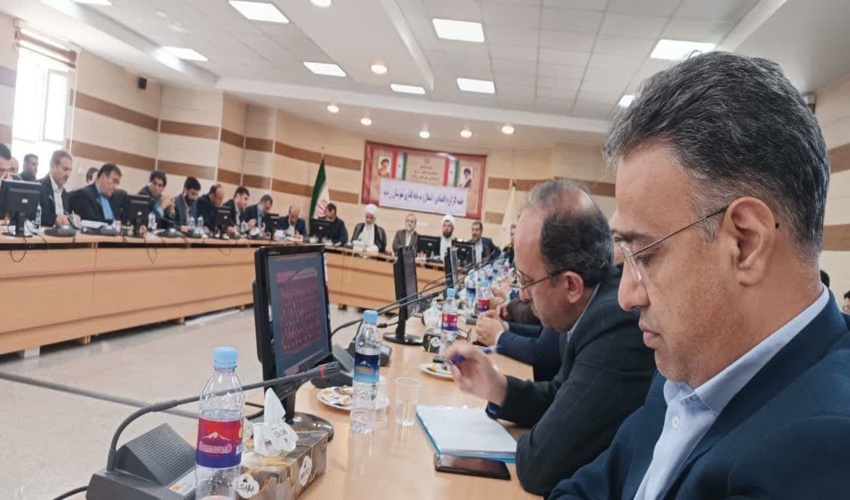 پیگیری مشکلات واحدهای اشتغال و سرمایه گذار شهرستان زرندیه/ افتتاح طرح توسعه یک واحد تولید کاغذ در شهرستان زرندیه