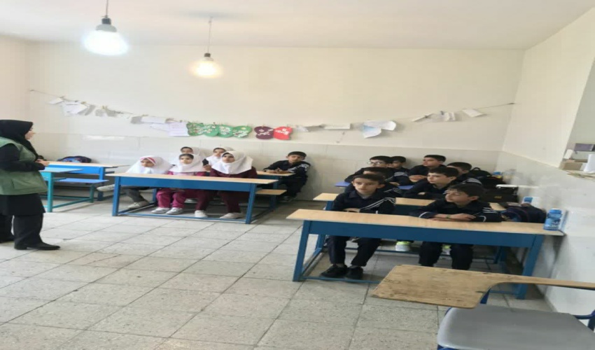  برگزاری دوره آموزشی همیار طبیعت در مدرسه شهید بختایی روستای پاکل شهرستان شازند