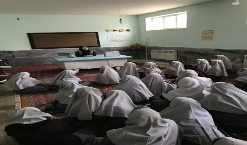 برگزاری دوره آموزشی همیار طبیعت در مدرسه ابتدایی دخترانه محجوب شهرستان شازند