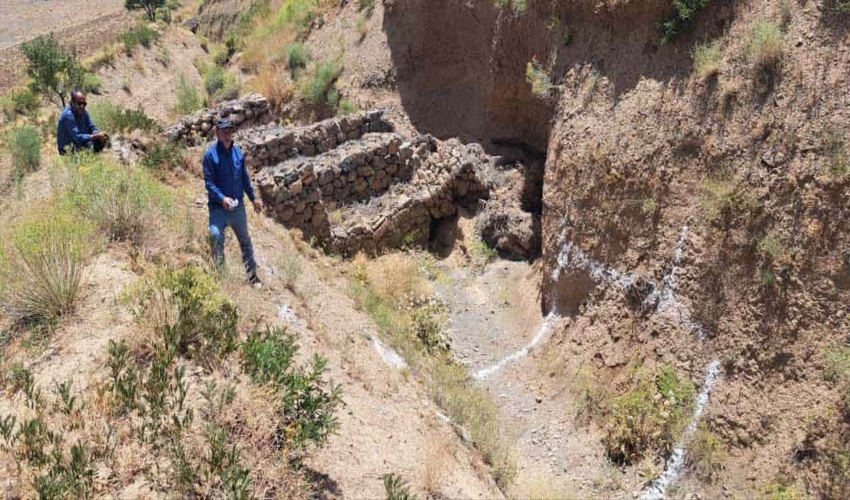 اجرای سازه‌های آبخیزداری و عملیات پی کنی در حوزه آبخیز رضا آباد شهرستان خمین