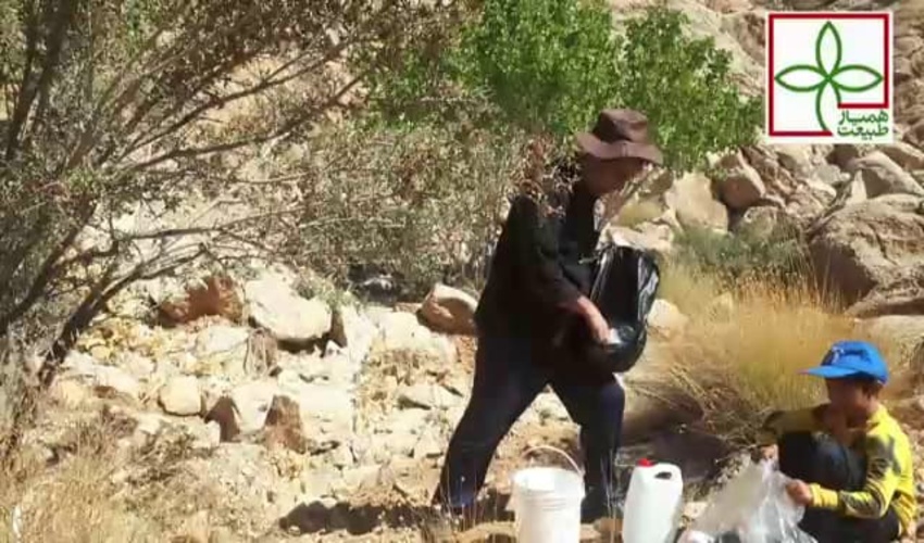 زباله را رها نکنیم که برای برداشتن اش کمری خم خواهد شد!