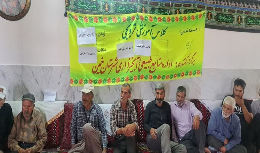 توزیع نهال گل‌محمدی بین متقاضیان اراکی