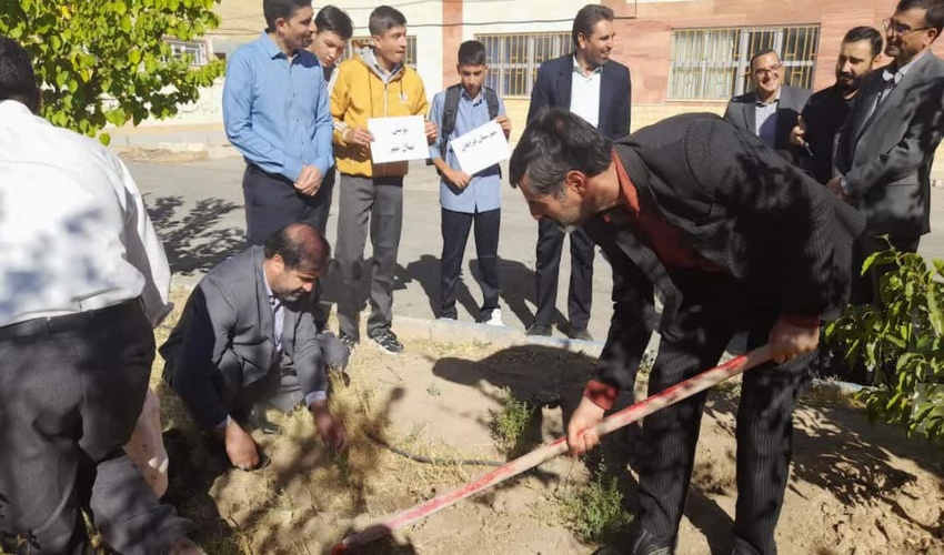 برگزاری پویش نهال مهر در شهرستان فراهان 
