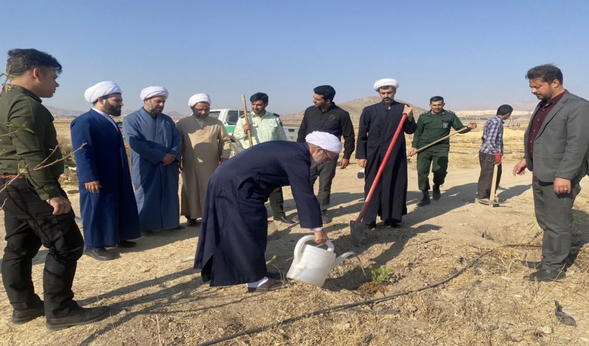 برگزاری پویش درختکاری انتظار در شهرستان محلات 
