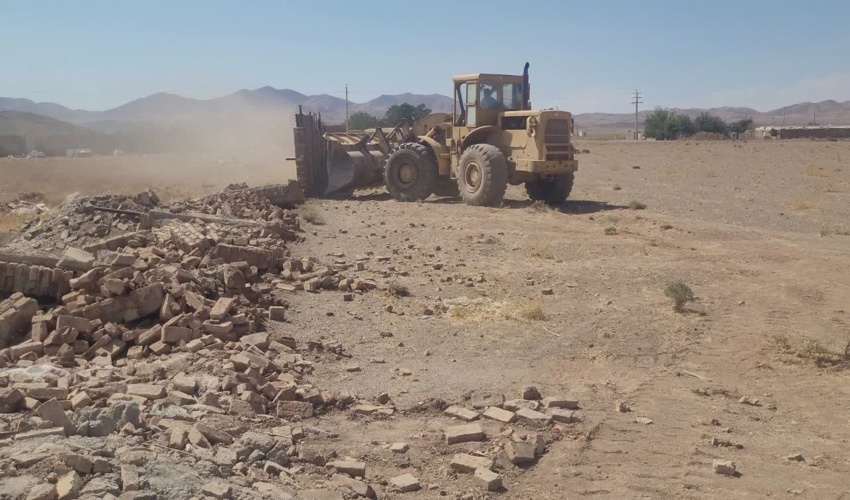 رفع تصرف ده هزار و 375 متر مربع از اراضی ملی زرندیه