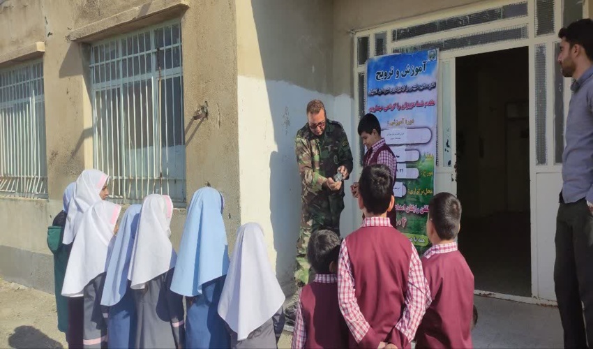 برگزاری دوره آموزشی کاشت بذر سرو خمره ای در آشتیان