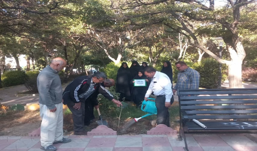 برگزاری پویش درختکاری سلامت در پارک 72 تن آشتیان