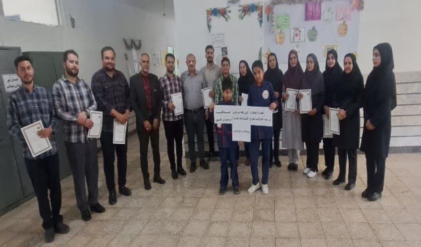 قدردانی از کادر آموزشی فعال در اجرای طرح مردمی کاشت یک میلیارد درخت در خمین