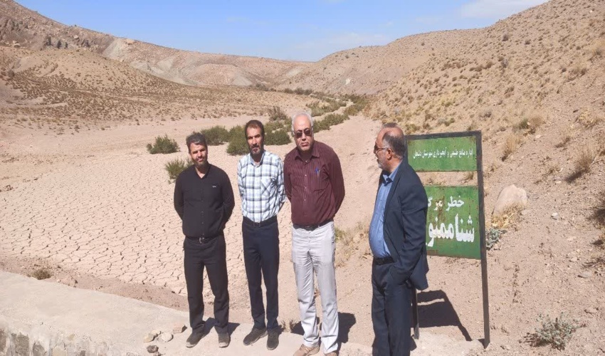 بازدید کارشناس سازمان مدیریت و برنامه‌ریزی استان از سازه‌های آبخیزداری دلیجان