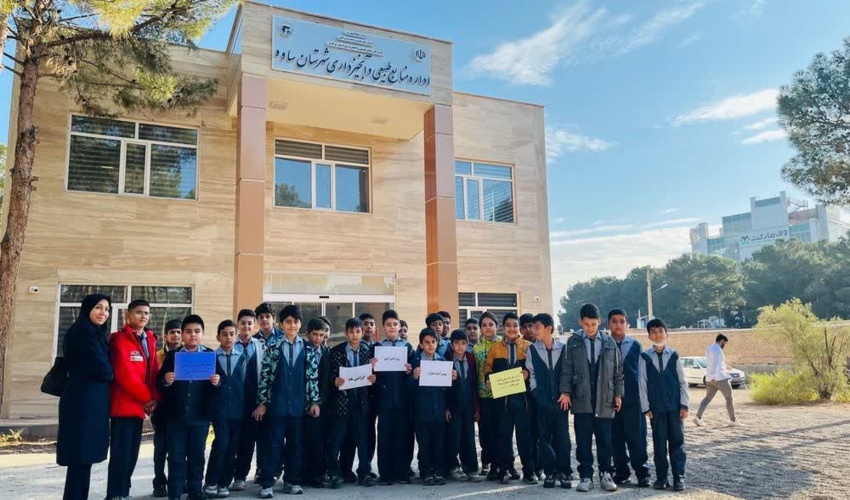 بازدید دانش آموزان ساوجی از اداره منابع طبیعی و آبخیزداری ساوه