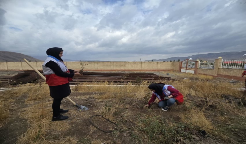 برگزاری مراسم نهالکاری در هلال احمر تفرش