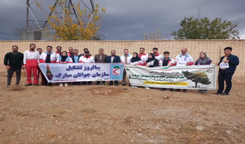 کاشت نهال به مناسبت سالروز تاسیس هلال احمر در محلات