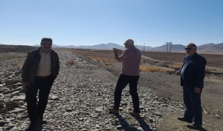 بازدید کارشناس سازمان مدیریت و برنامه ریزی  استان از بند خاکی جعفر آباد