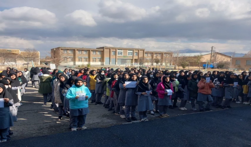 برگزاری دوره آموزشی کاشت بذر درخت در یکی از مدارس شازند