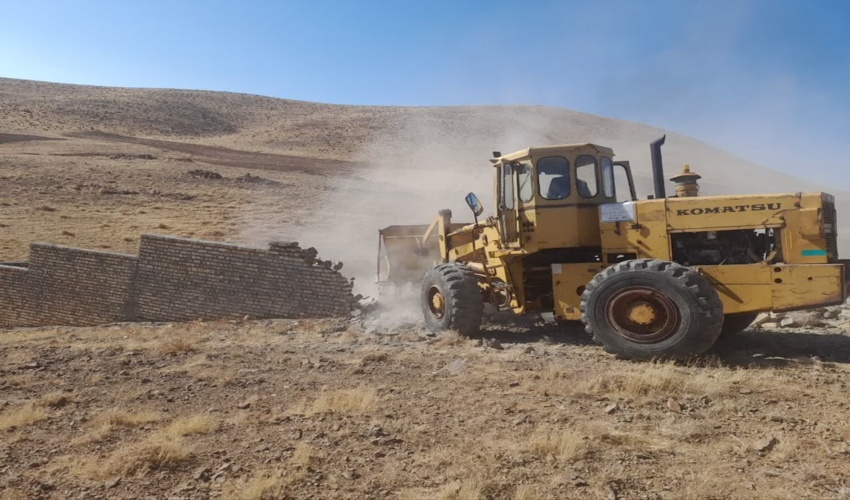 رفع تصرف هزار متر از اراضی ملی کمیجان 