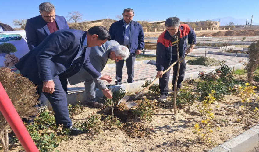 برگزاری پویش نهال کاری در مرکز نگهداری سالمندان خمین