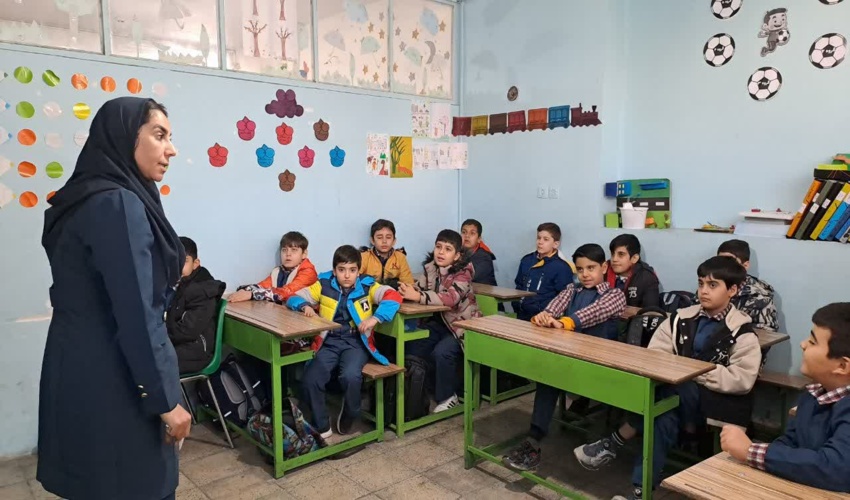 برگزاری دوره آموزشی ترویجی آشنایی با منابع طبیعی در یکی از مدارس کمیجان