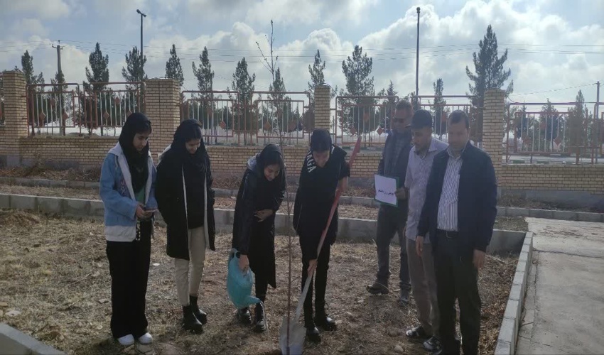 برگزاری پویش نهالکاری در آشتیان