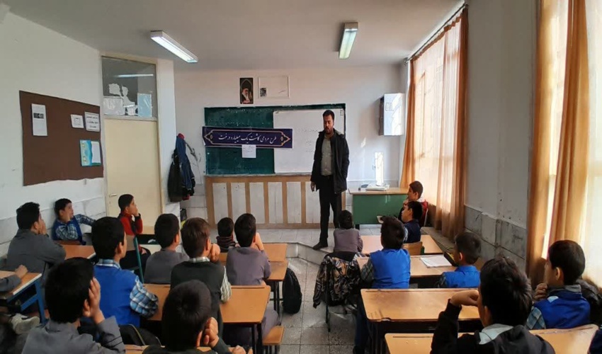 اجرای طرح همیار طبیعت در یکی از مدارس دلیجان