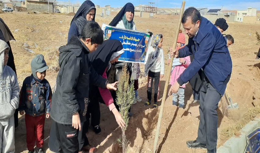 برگزاری پویش درختکاری "در سایه مادر" در آشتیان