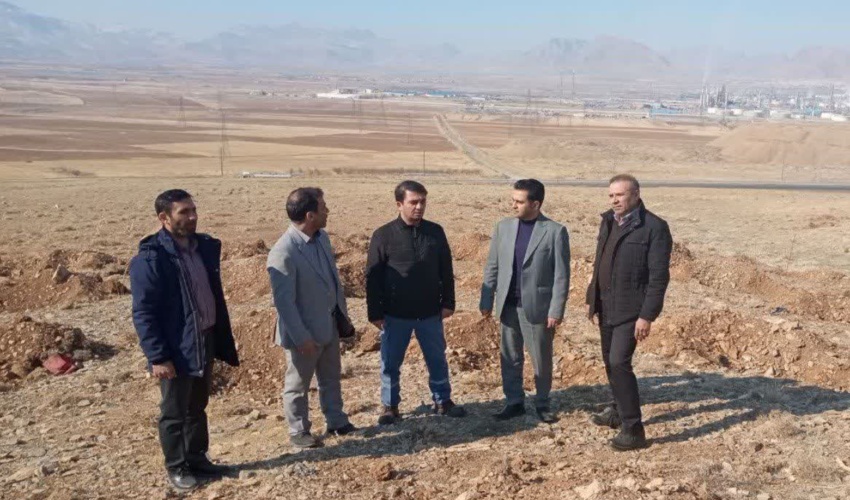 بازدید مشاور مدیرعامل پالایشگاه شازند از پروژه جنگلکاری قدمگاه شازند