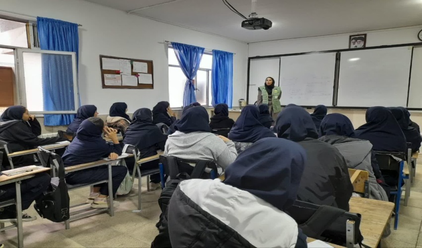 برگزاری کارگاه آموزشی نحوه حفاظت از منابع طبیعی در یکی از مدارس ساوه