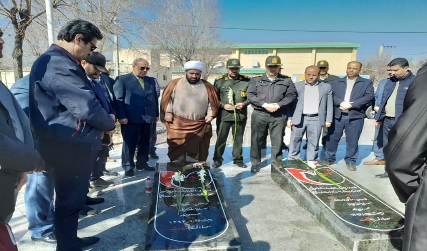 گلباران قبور شهدای شهر فرمهین در اولین روز ایام الله دهه فجر 